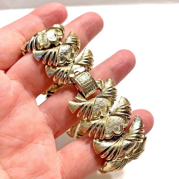 Vintage Coro Pegasus Chain Bracelet thick chunky mod goldtone retro chic jewelry - Picture 4 of 7